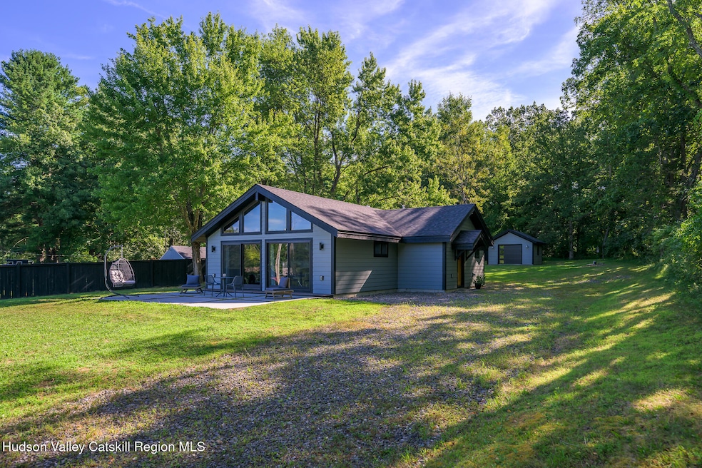 Screen - 62 Tipple Rd Ghent NY 12534-997