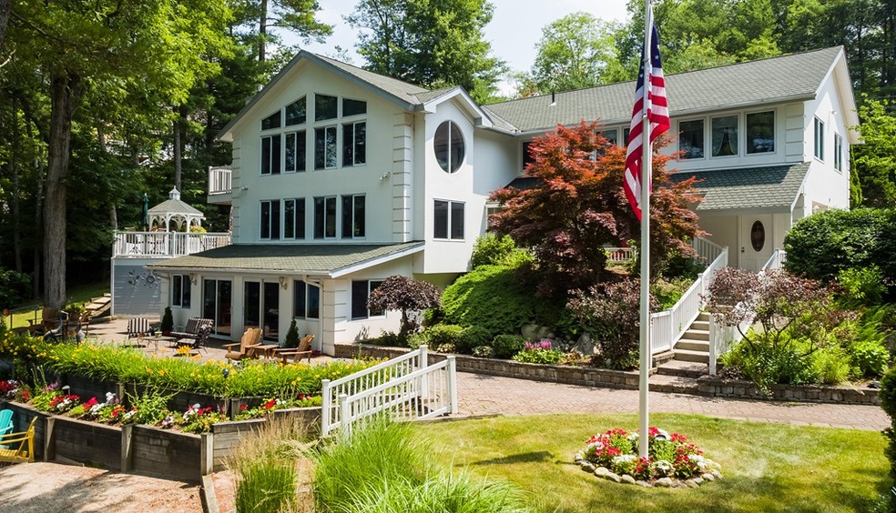 76 Shoreline Dr, Ware, MA 01082 - photo 1