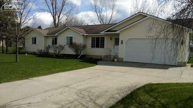 7383 Carpenter Rd, Flushing, MI 48433 - photo 1