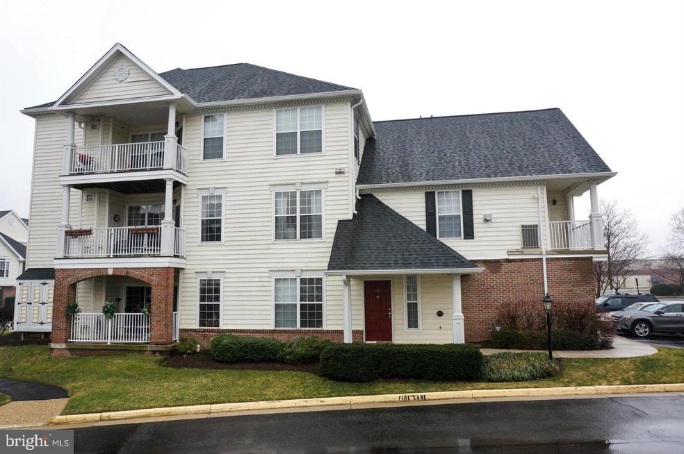 25320 Lake Mist Square unit 200, Chantilly, VA 20152 - photo 1