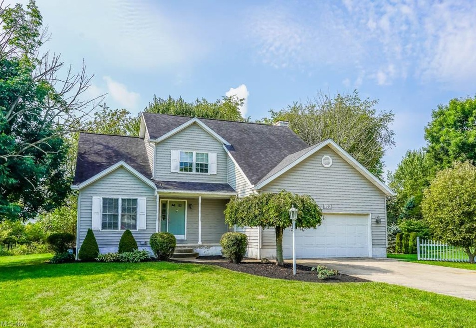 Beautiful 3 bedroom, 2.5 bath colonial on half an 