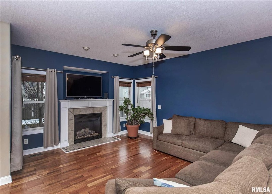 1601 W 68th St, Davenport, IA 52806 - photo 1