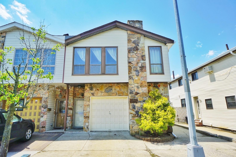 102 Logan Ave, Staten Island, NY 10301 - photo 1