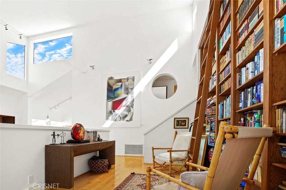 5083 Campo Rd, Woodland Hills, CA 91364 - photo 1