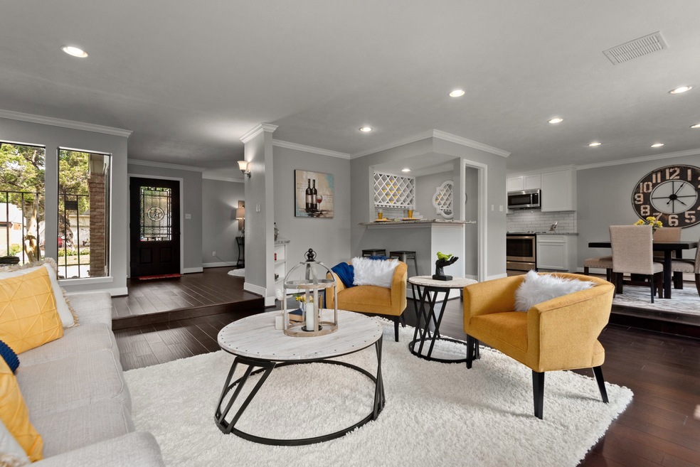 10315 Piping Rock Ln, Houston, TX 77042 - photo 1