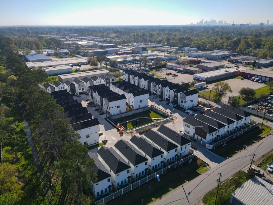 3707 Creekmont Gardens Ln, Houston, TX 77091 - photo 1