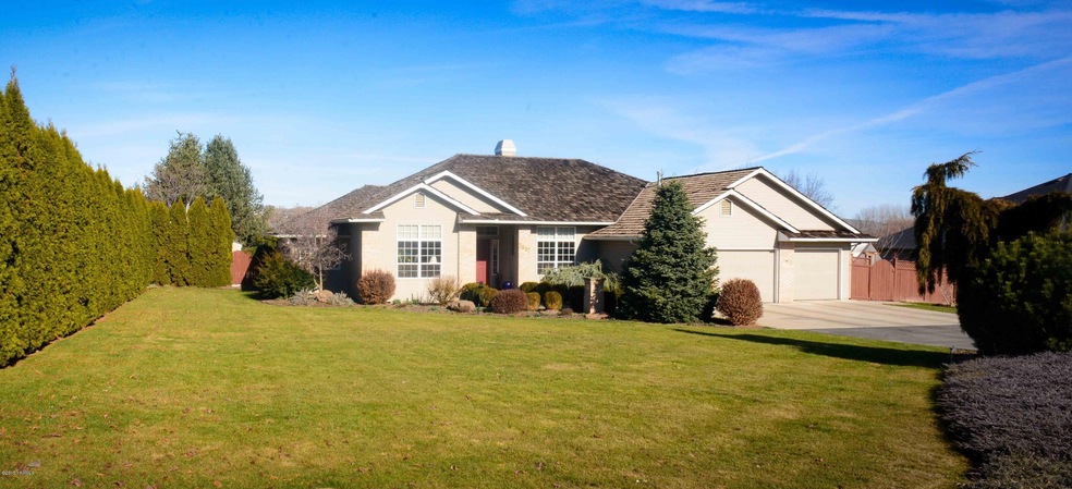 01 7817 Loren Place