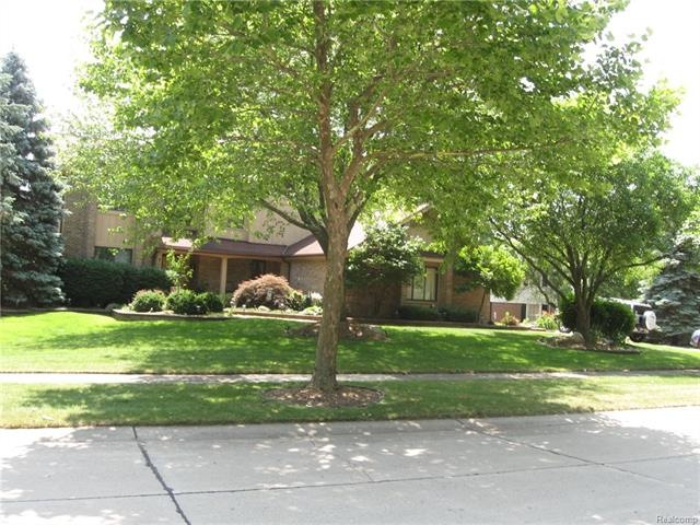 5082 Collington Dr, Troy, MI 48098 - photo 1