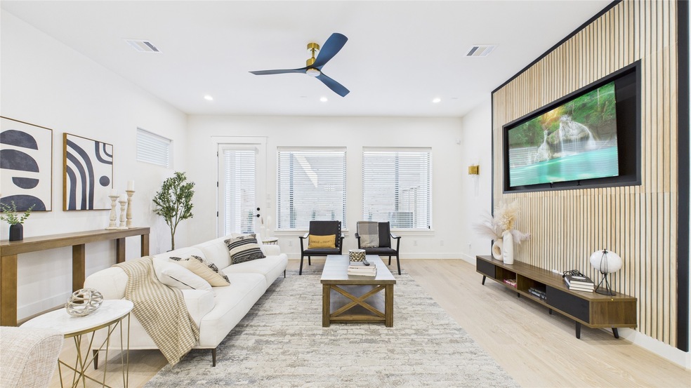 5410 Nolda St unit B, Houston, TX 77007 - photo 1