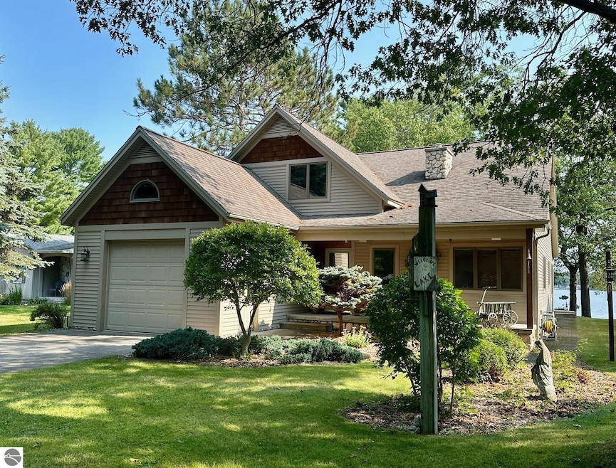 For Sale $585,000 • Co-Listing Agent