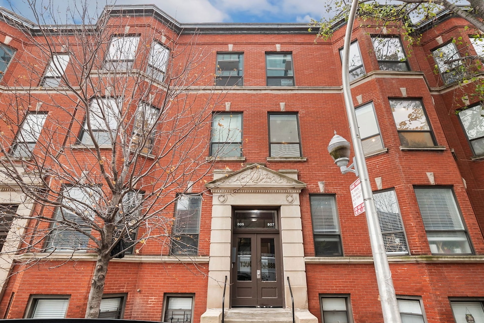 unlisted-address, Chicago, IL 60613 - photo 1