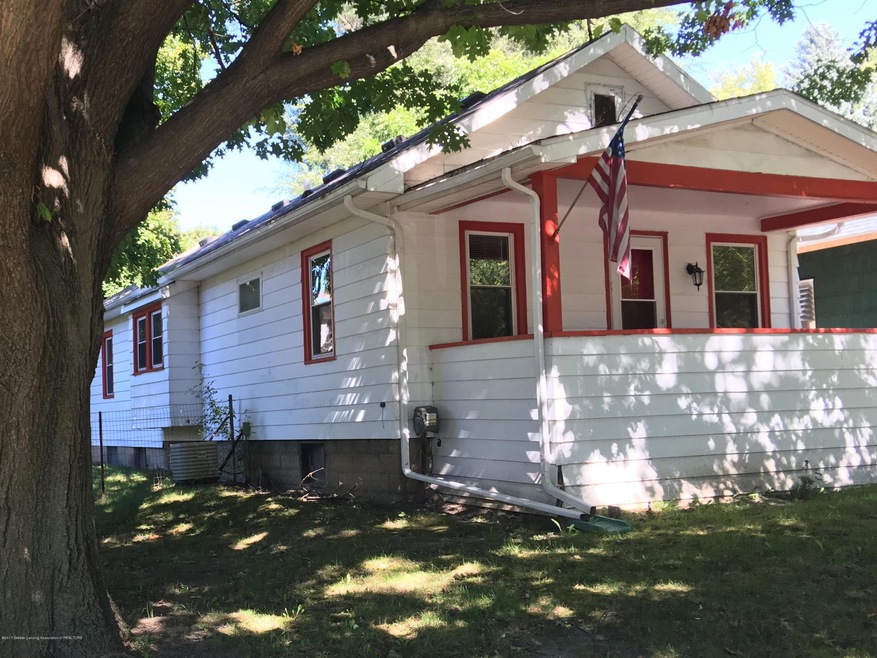 1215 Parkview St, Lansing, MI 48912 - photo 1
