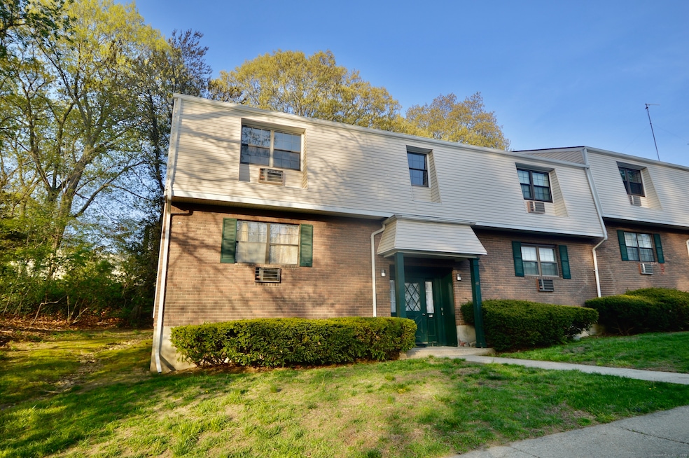 48 Enid St unit C, Bridgeport, CT 06606 - photo 1