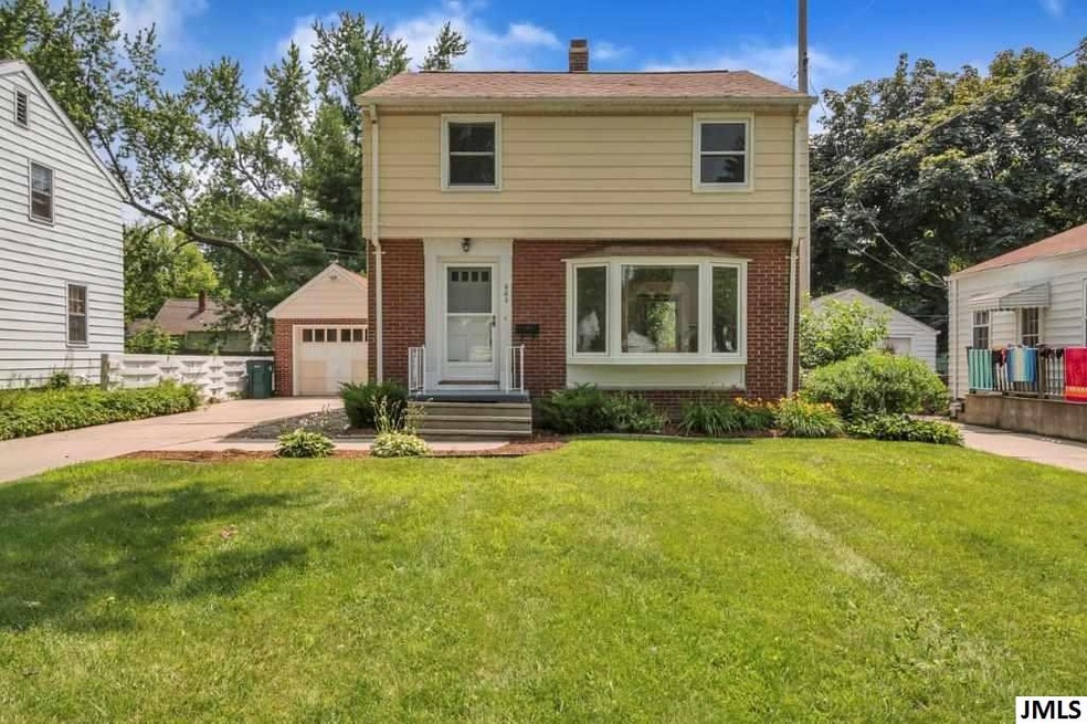 600 N Dexter Dr, Lansing, MI 48910 - photo 1