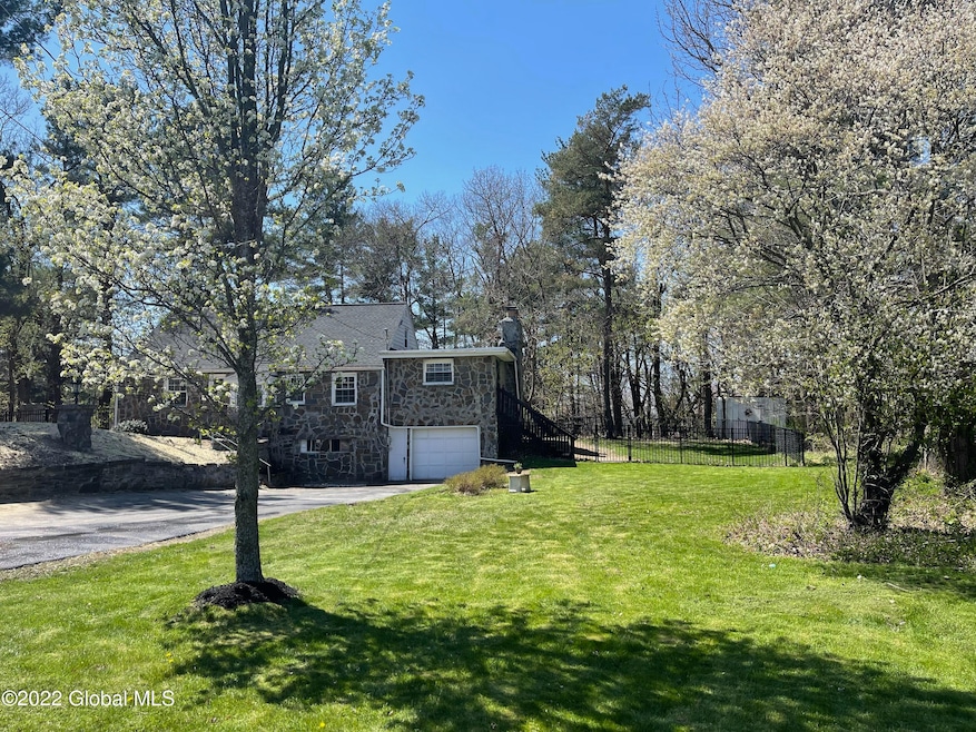 31 Snyders Lake Rd, Wynantskill, NY 12198 - photo 1