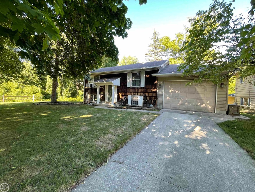 2864 Maple St, Port Huron, MI 48060 - photo 1