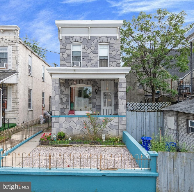 1008 Spring St, Reading, PA 19604 - photo 1