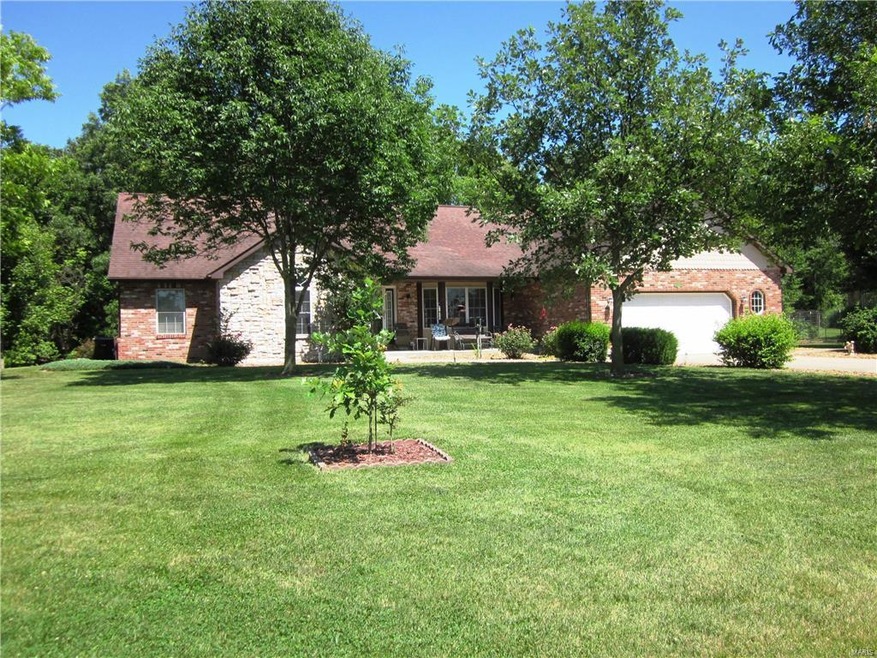 500 Woods Manor Dr, Freeburg, IL 62243 - photo 1