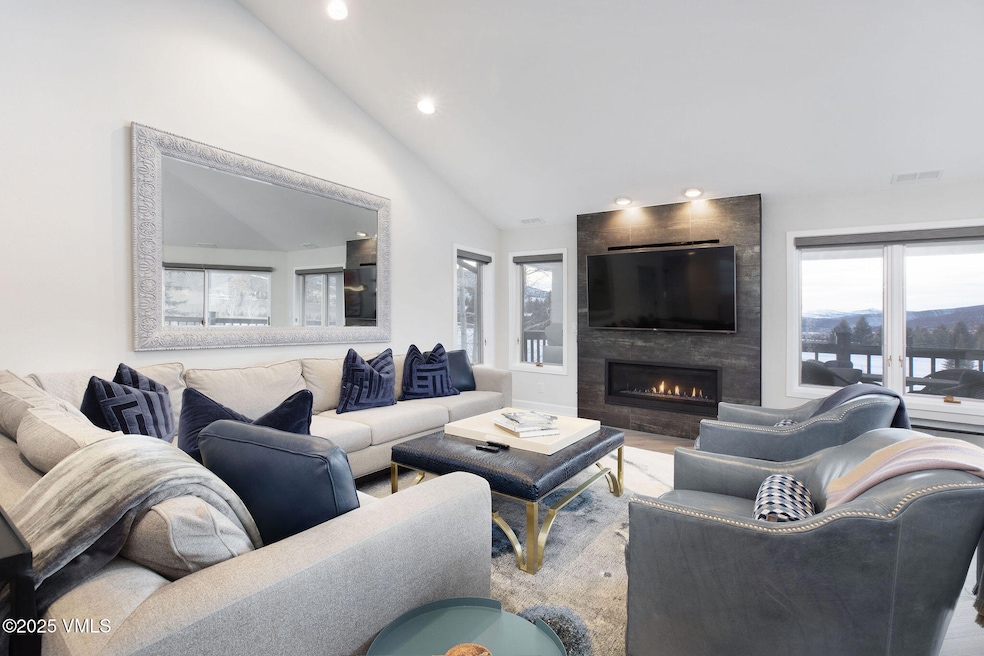 clubhouse_condos_2_interior_living_a