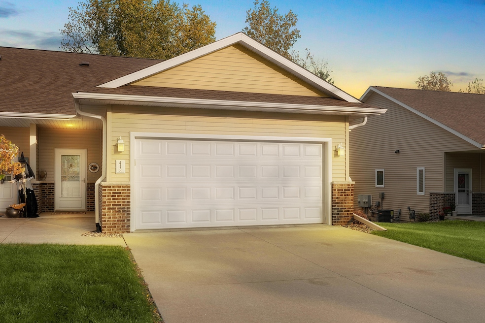 413 S Cherry Ln unit 413, Holmen, WI 54636 - photo 1