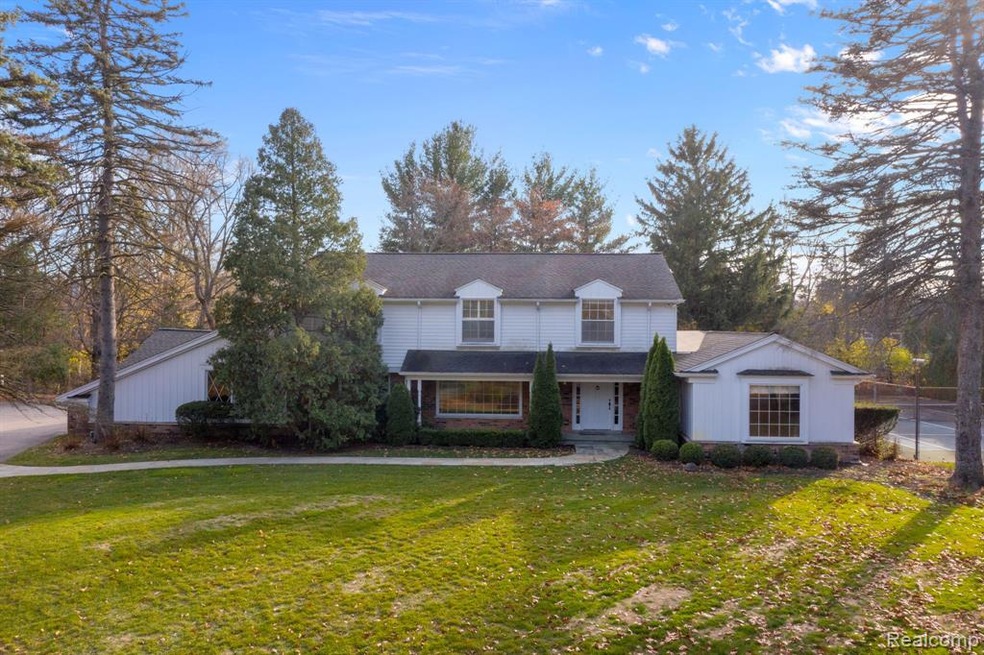 26475 Woodlore Rd, Franklin, MI 48025 - photo 1