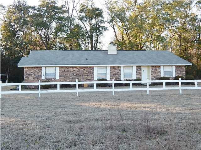 128 Garner Cir N, Crawfordville, FL 32327 - photo 1