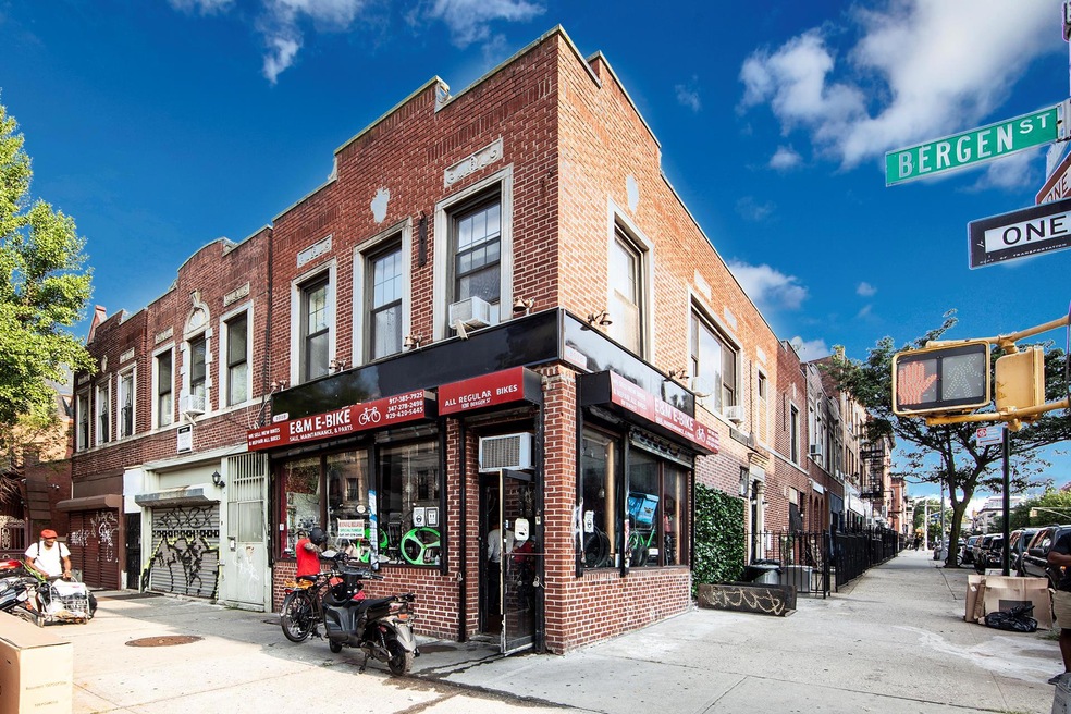 Sold $1,385,000 • Co-Listing Agent