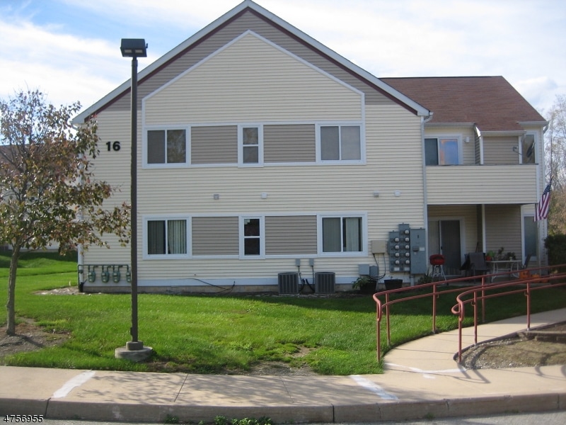 165 Falcon Ridge Way S unit 5, Hamburg, NJ 07419 - photo 1