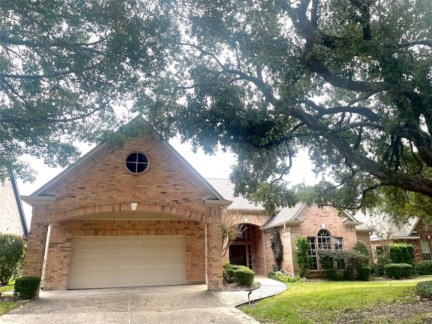 13931 Hidden Lake Ln, Sugar Land, TX 77498 - photo 1