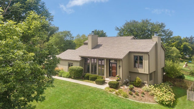 821 Lund Ln, Batavia, IL 60510 - photo 1