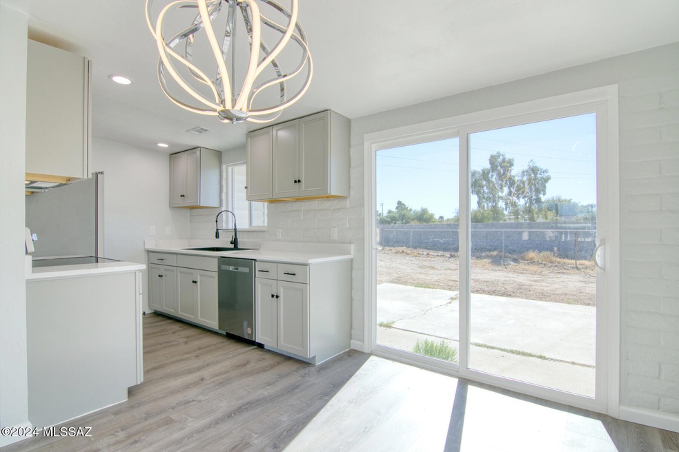 7826 E Locust St, Tucson, AZ 85730 - photo 1