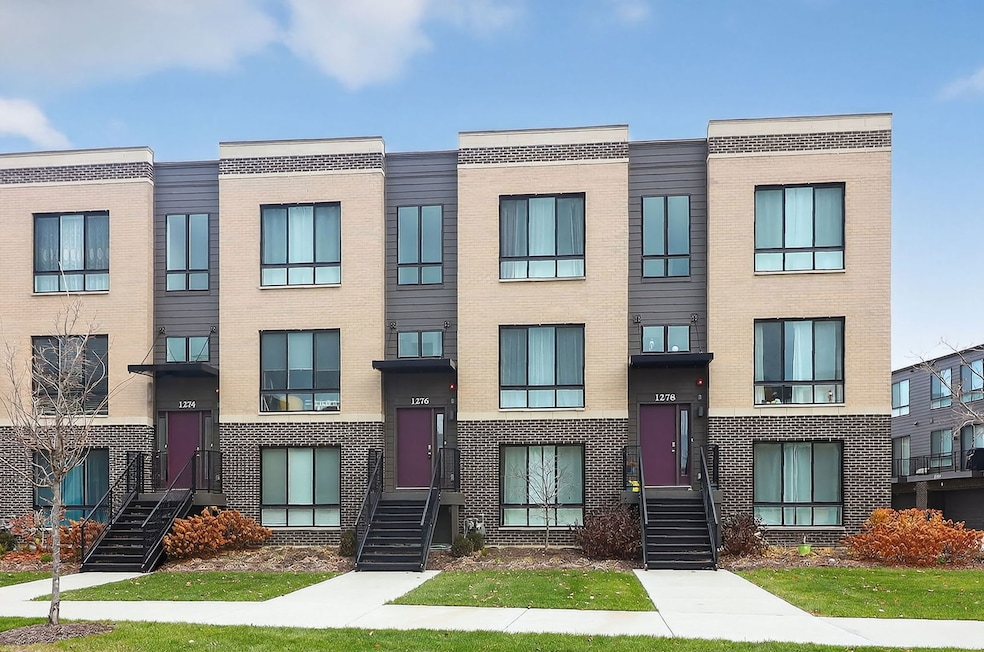 1276 Lakepointe Dr S, Schaumburg, IL 60173 - photo 1