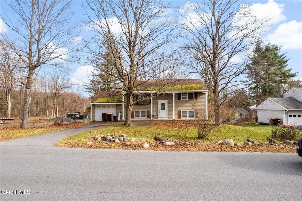 42 Seward St, Saratoga Springs, NY 12866 - photo 1