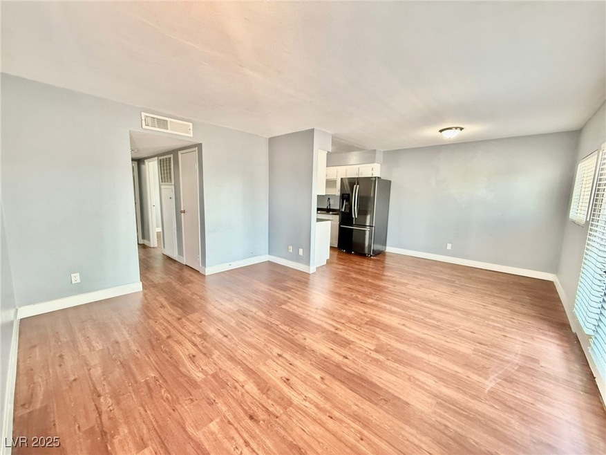1458 Silver Mesa Cir unit 4, Las Vegas, NV 89169 - photo 1