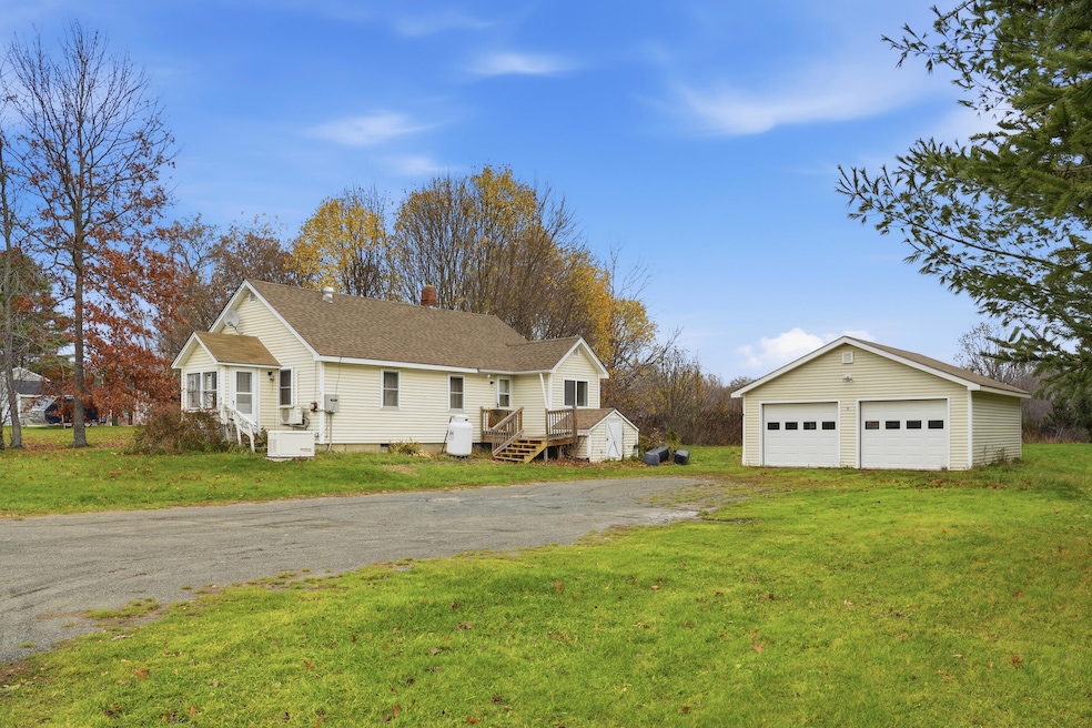 879 hudson rd glenburn me 04401 (4)