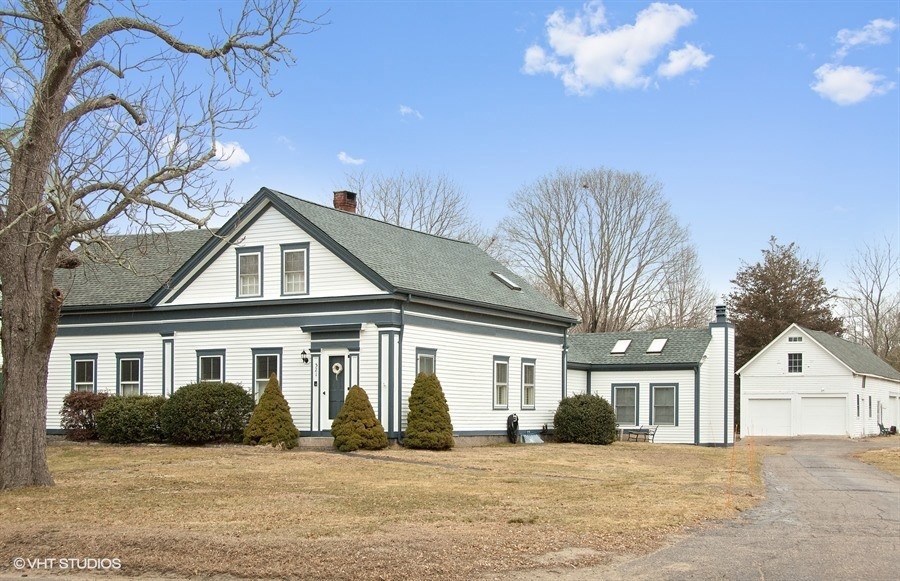 521 Carolina Back Rd, Charlestown, RI 02813 - photo 1