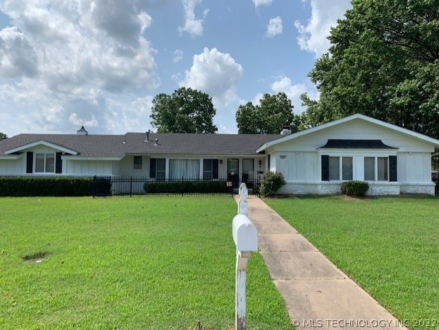 422 Fairway Dr, Broken Arrow, OK 74011 - photo 1