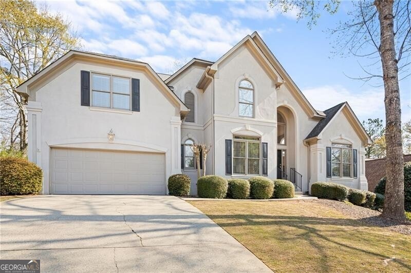 View of front of house featuring a front yard and 