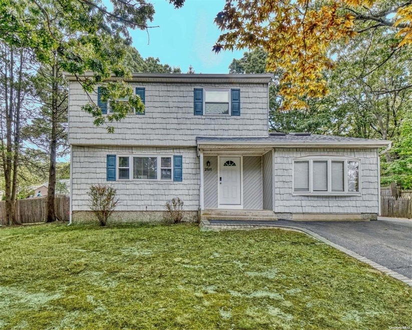 2707 John Roe Smith Ave, Medford, NY 11763 - photo 1