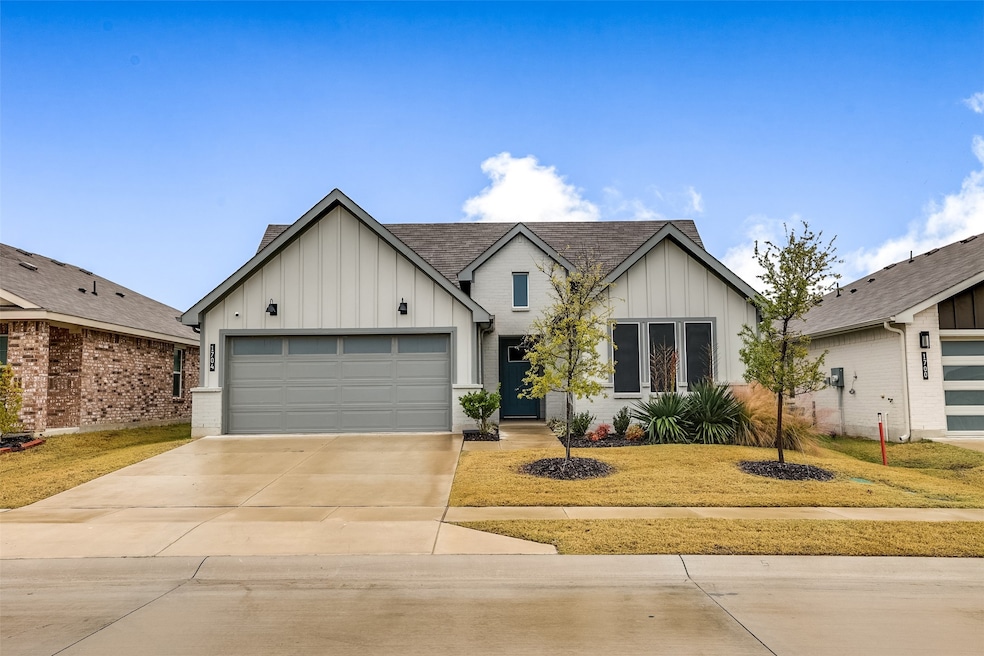 1704 Battery Park Dr, Alvarado, TX 76009 - photo 1