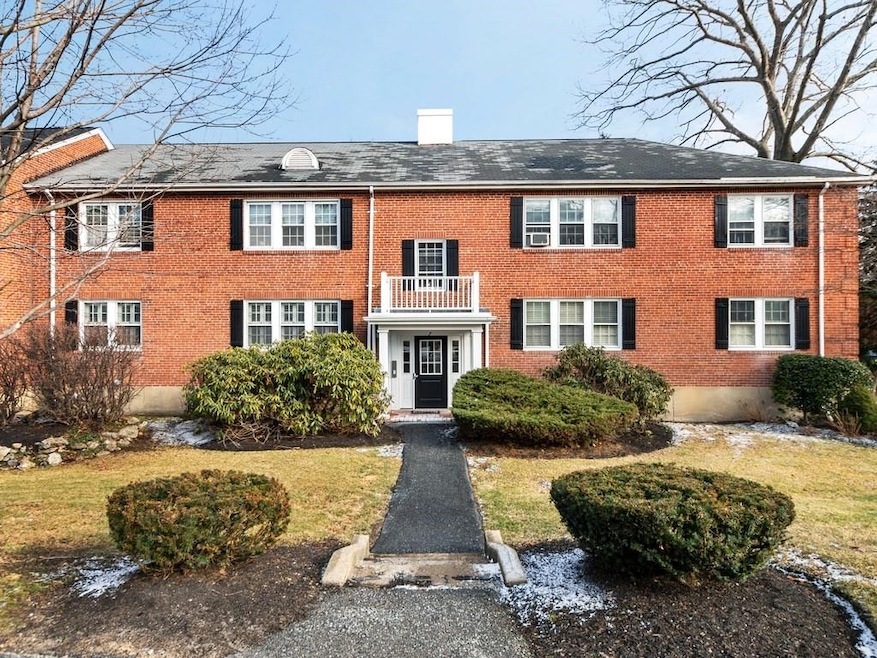 7 Hammond Pond Pkwy unit 2, Chestnut Hill, MA 02467 - photo 1