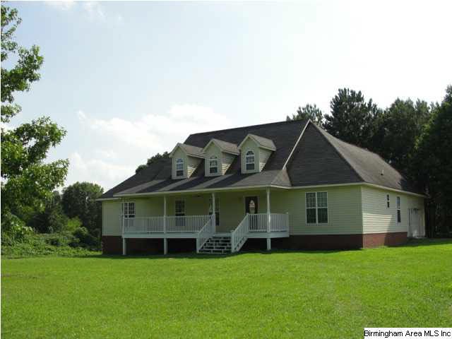Very large house,new carpet, fresh paint. 4 car ga