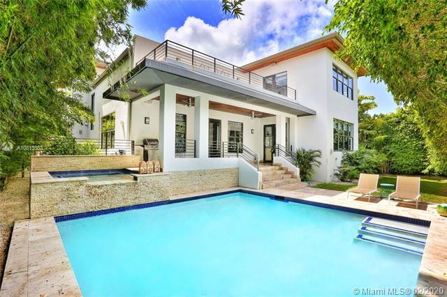 667 Warren Ln, Key Biscayne, FL 33149 - photo 1