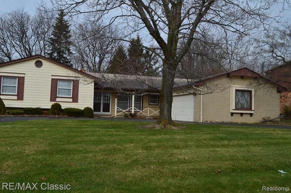 Sprawling Brick Ranch in Prime Area!