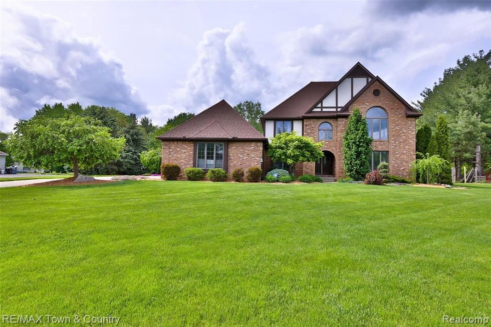 6457 Hickory Hollow Ct, Flint, MI 48532 - photo 1