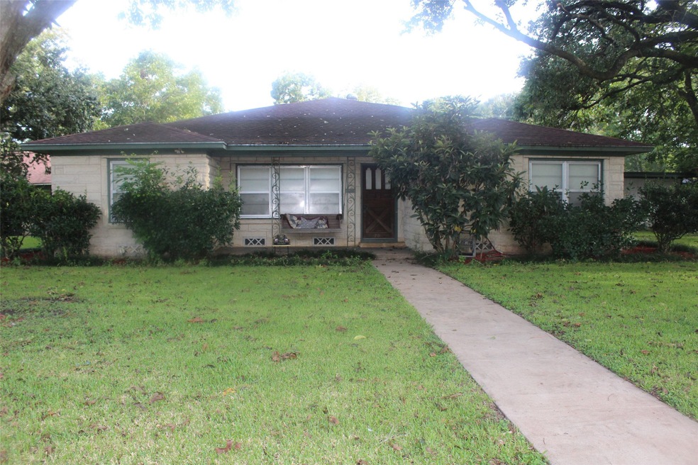 701 7th St, Bay City, TX 77414 - photo 1