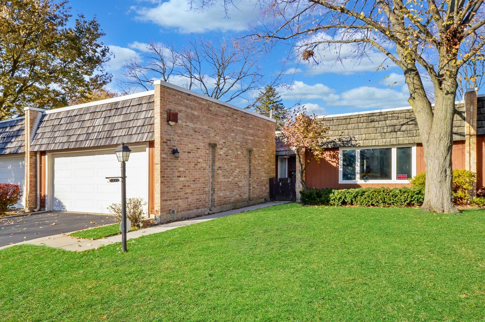 1805 Somerset Ln unit 27, Northbrook, IL 60062 - photo 1