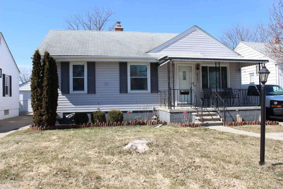 26401 Blumfield St, Roseville, MI 48066 - photo 1