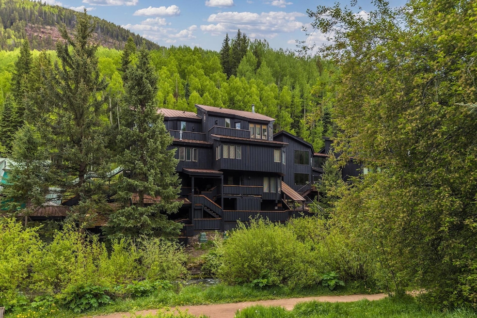 Manitou Riverhouse 101