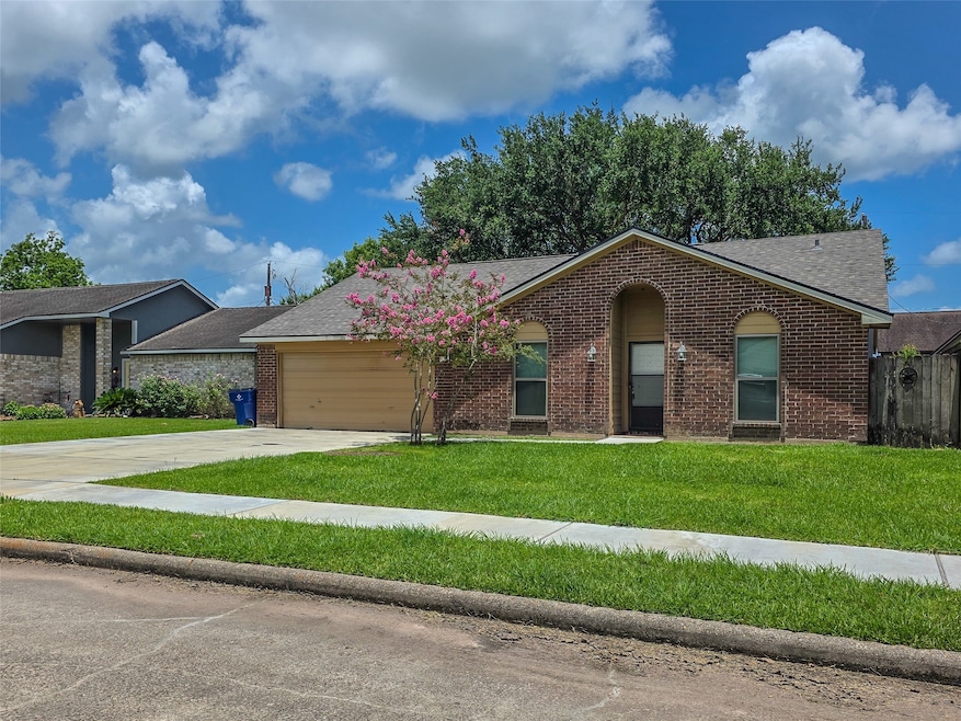 3 Lazybrook St, Angleton, TX 77515 - photo 1